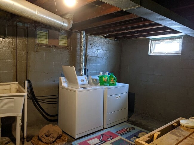 Building Photo - 3 bedroom home