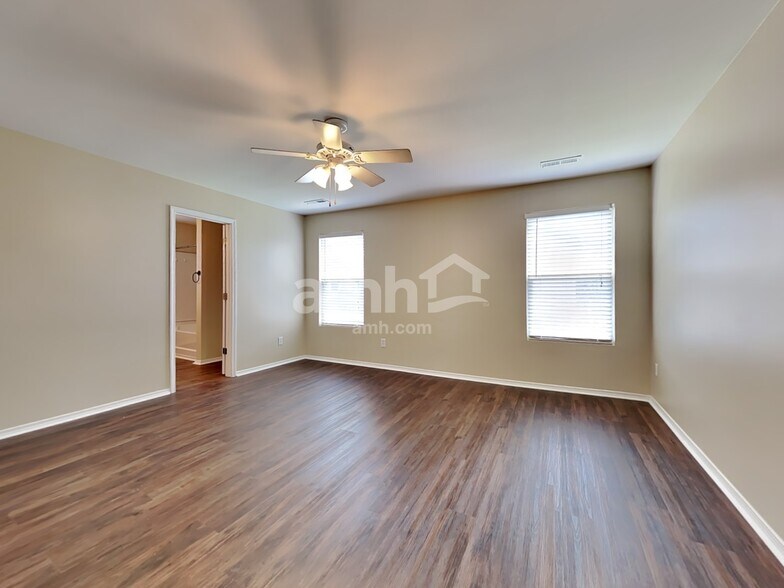 Building Photo - 8859 Arbor Glen Dr