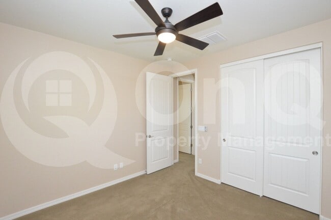 Building Photo - 1522 E Hummingbird Way