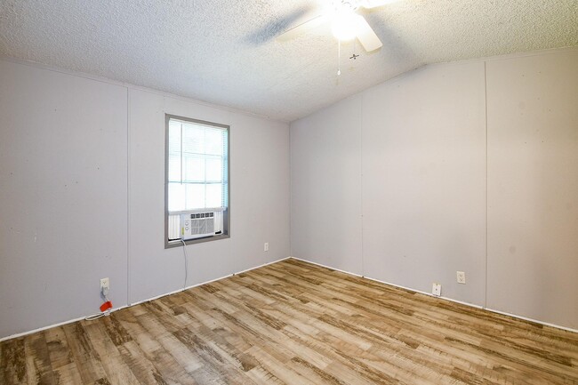 Building Photo - 21326 Big Tree Dr