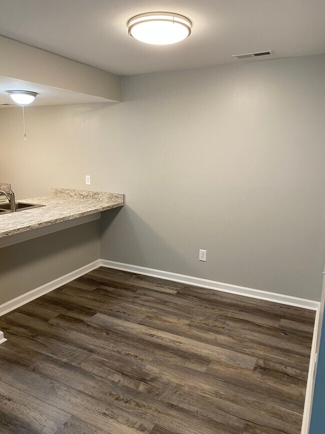 Building Photo - 1085 Merrimar Cir N
