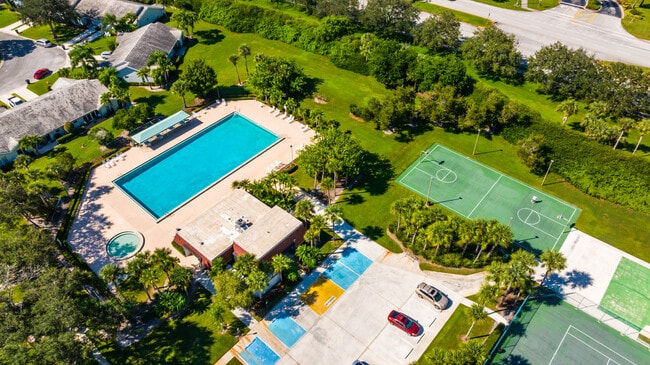 Building Photo - 3681 SW Sunset Trace Cir