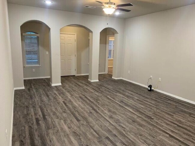 Building Photo - Spacious and Comfy 4 bedroom house in Bentonville! FOR RENT