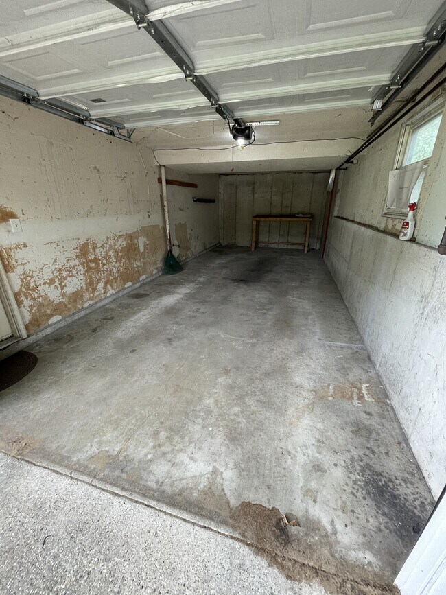 Building Photo - Woodward Duplex