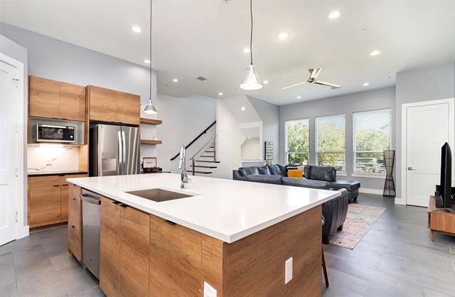 Building Photo - 2239 Lovedale Ave