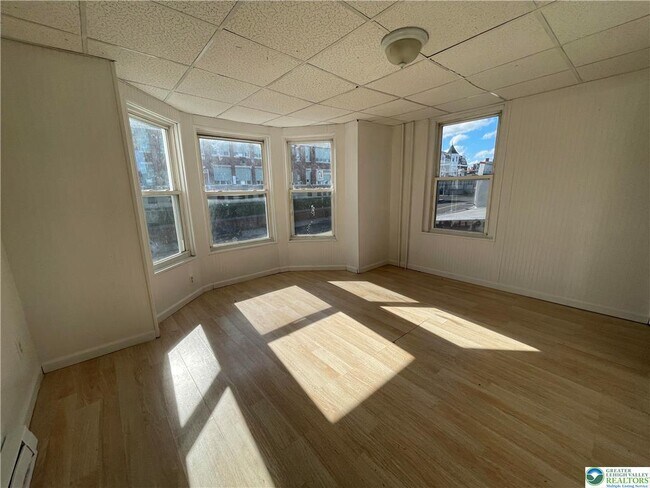 Building Photo - 753 St John St