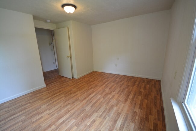 Building Photo - Rent this 2 Bedroom house with a 1 car garage.