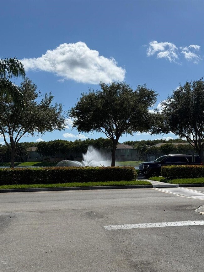 Building Photo - 2903 SE 17th Ave