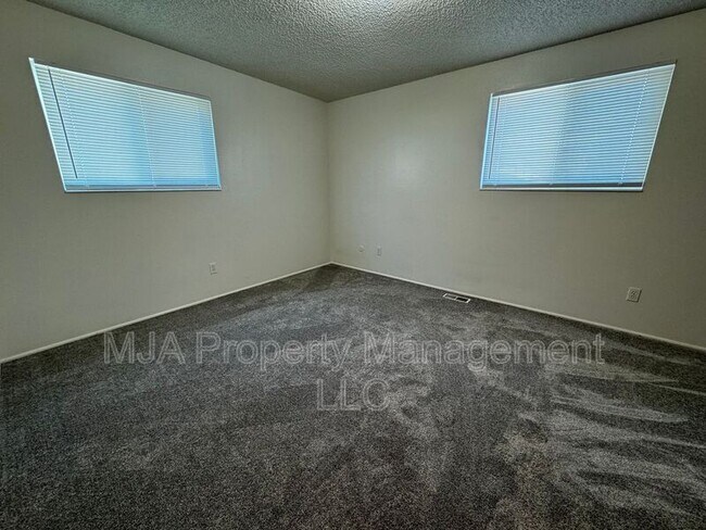 Building Photo - 4735 S 1900 W