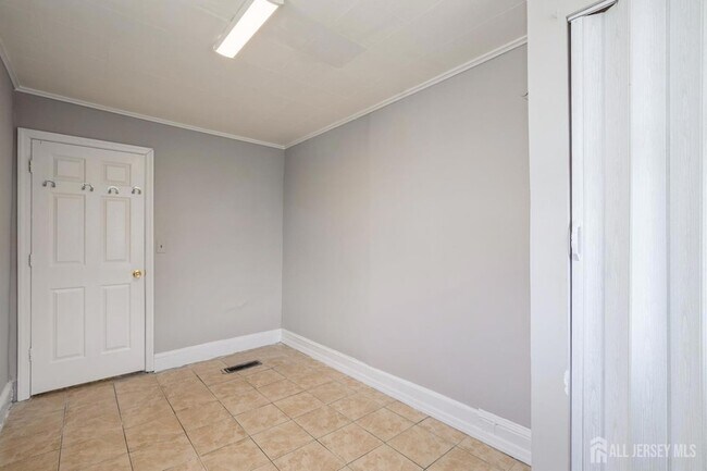 Building Photo - 309 Hall Ave