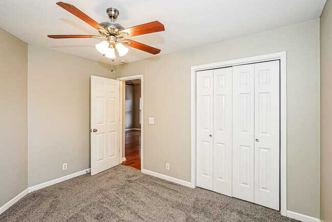 Building Photo - 1061 Cedar Creek Village Rd