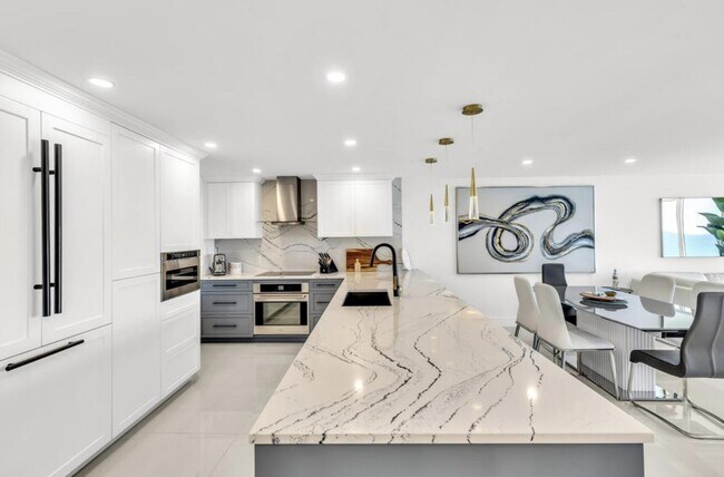 Building Photo - 3000 S Ocean Blvd