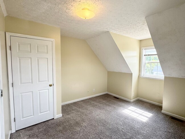 Building Photo - 726 Shetland Dr