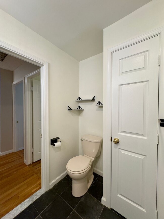 Building Photo - Charming Split-Level Interior 3 Bedroom/2 Bathroom Detached Home in Lutherville Timonium, MD!