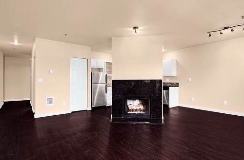 Building Photo - Versailles Apartments - 2 bedrooms