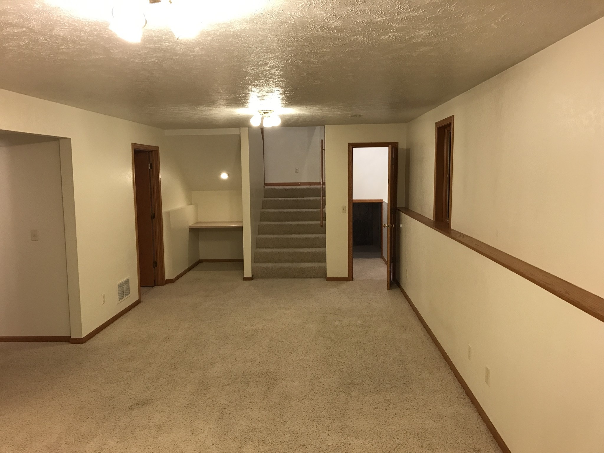 Building Photo - 1800 E Comanche St