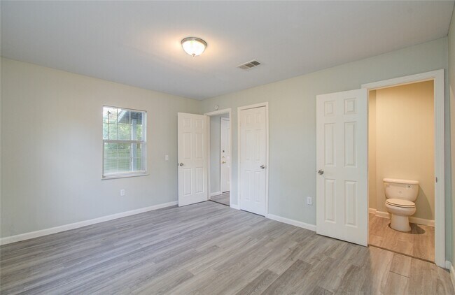 Building Photo - 4624 Kingsbury St