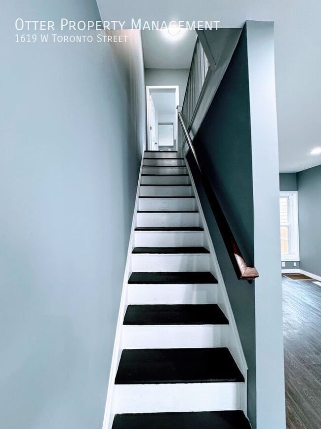 Building Photo - 1619 W Toronto St