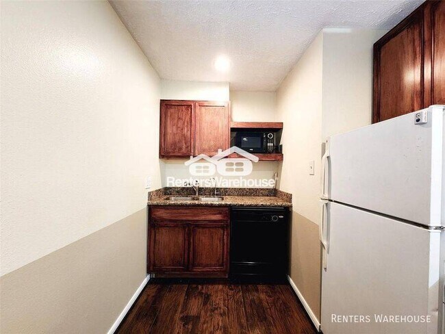 Building Photo - 11206 Hylander Dr