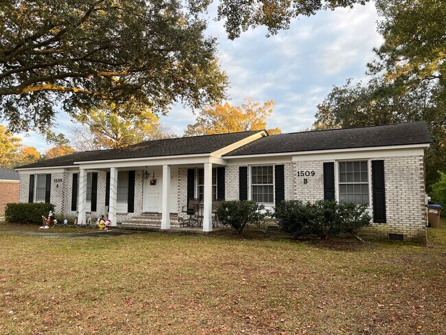 Building Photo - 1509B Harbor View Rd