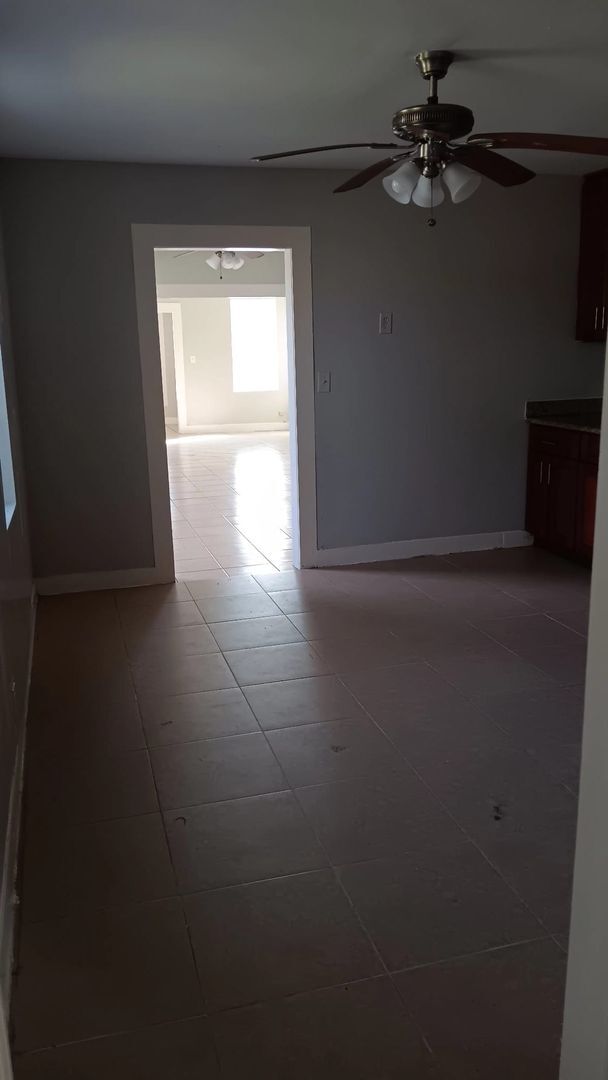 Building Photo - Completely renovated Large house, perfect for a family or young professional!