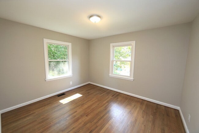 Building Photo - Updated Brick Ranch Home in Vibrant Downtown Location