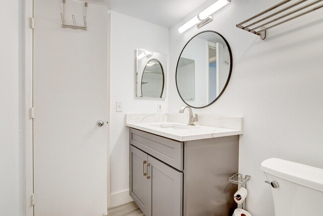 Building Photo - 1915 Lavers Cir