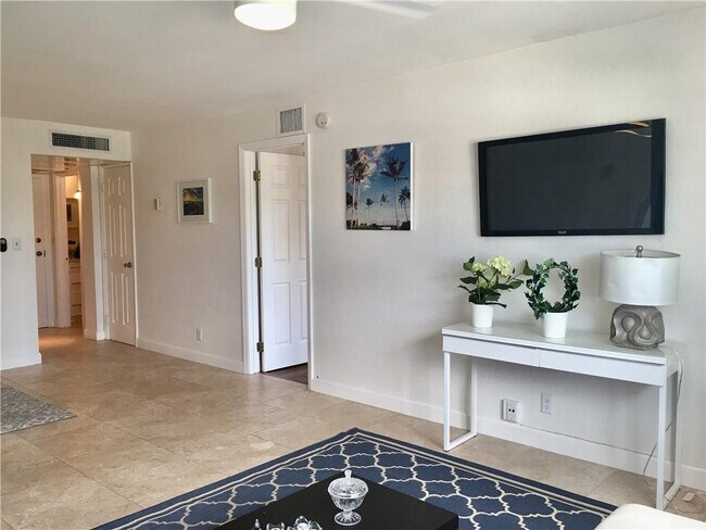 Building Photo - 619 Orton Ave