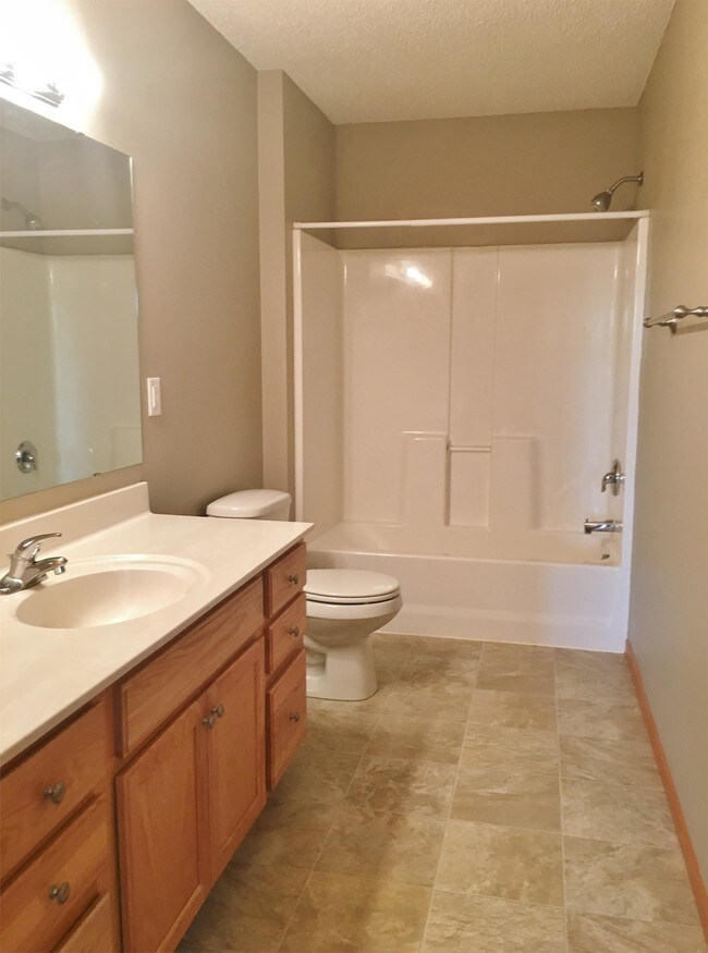 Building Photo - 9136 Goodrich Dr