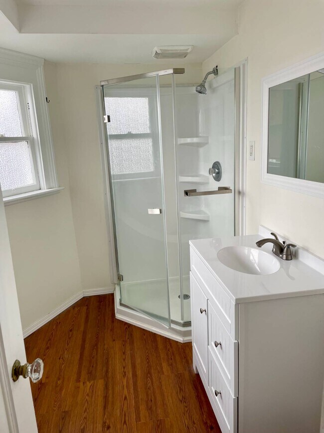 Building Photo - 268 Guy Park Ave