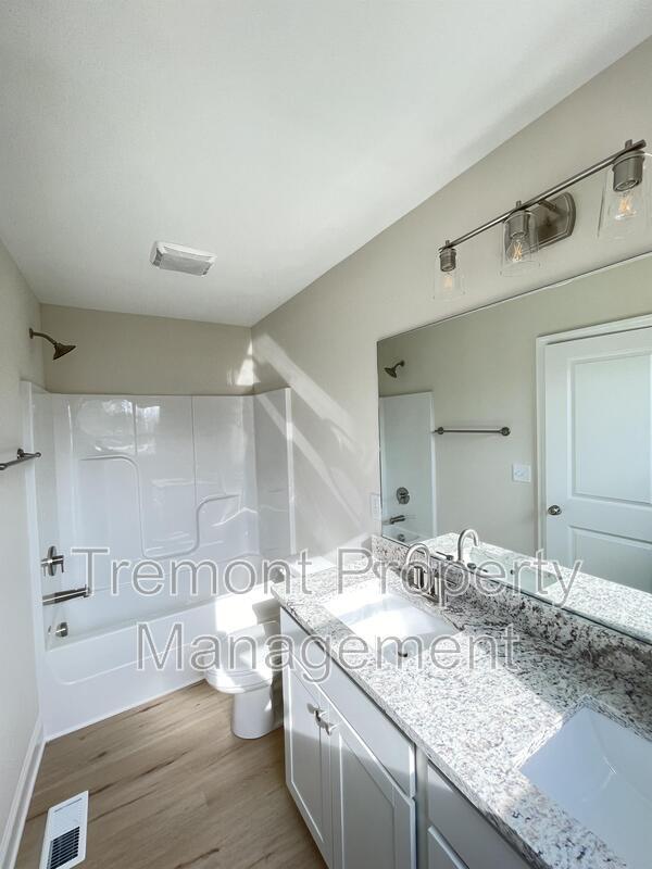 Building Photo - 322 W 41st St