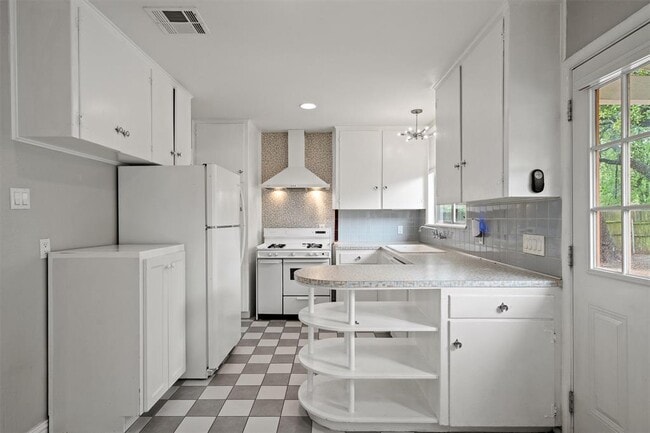 Building Photo - 5212 Berkman Dr