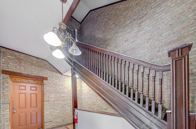 Building Photo - 5001 S King Dr