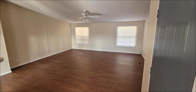 Building Photo - 404 W Cleveland St