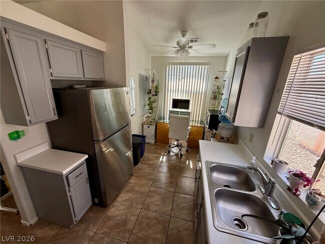 Building Photo - 1708 Crystal Chimes Dr