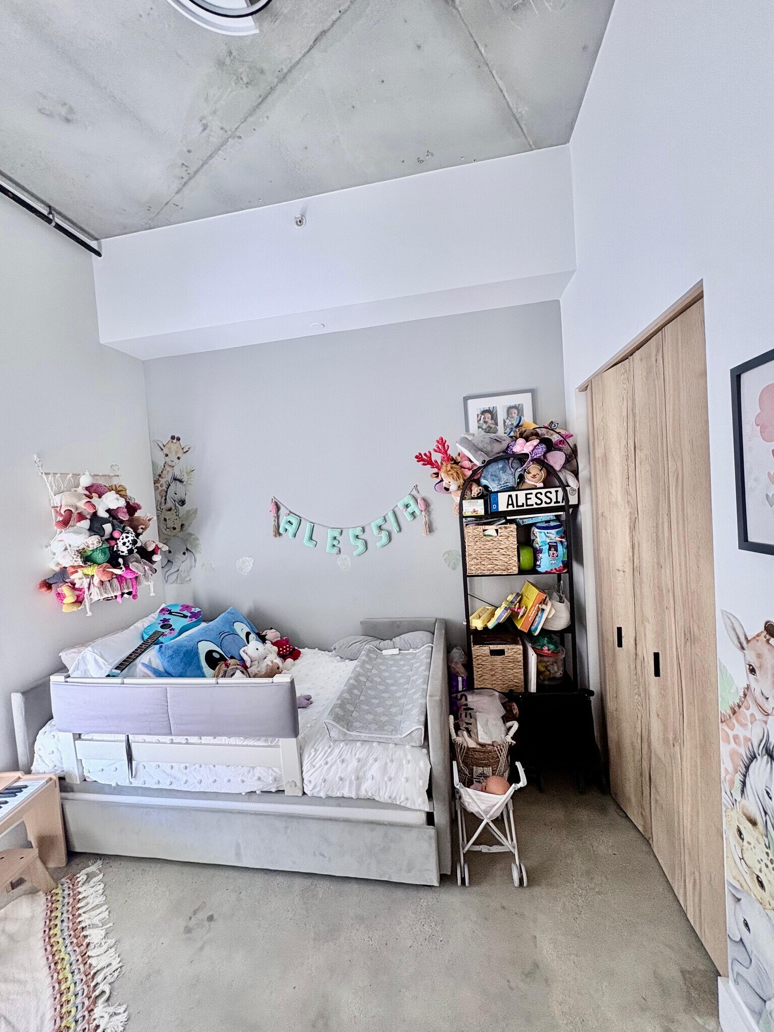 Building Photo - 10 SW South River Dr