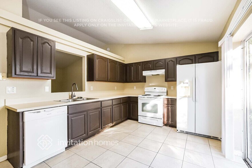 Building Photo - 4736 Robin Dr