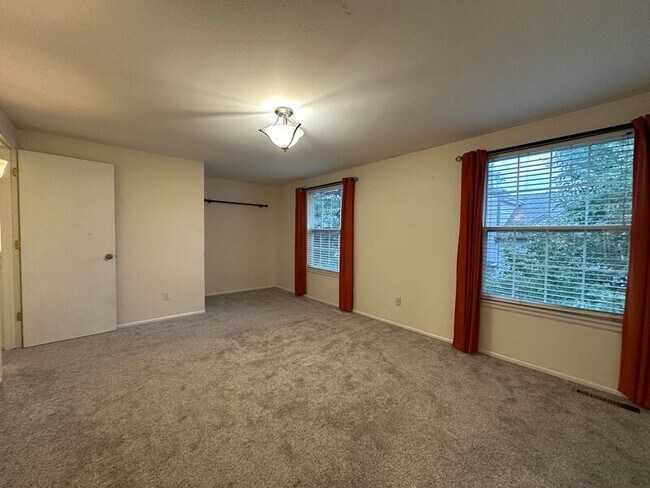 Building Photo - 7105 E Briarwood Dr