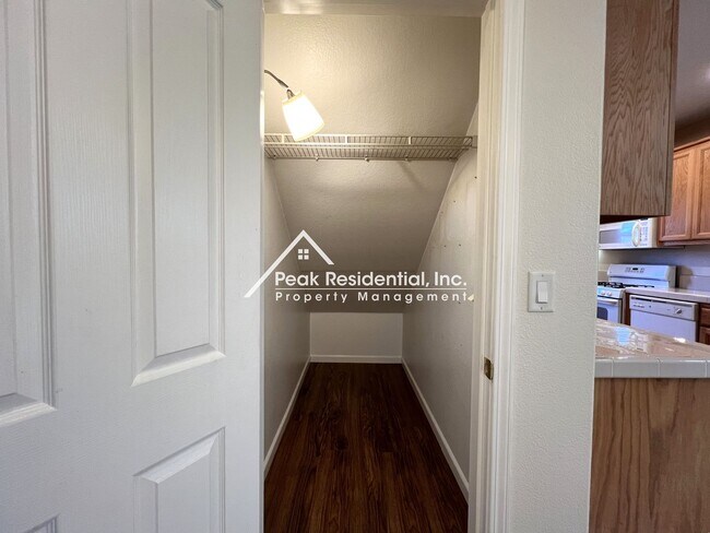 Building Photo - North Natomas 3bd/2.5ba House with 2 Car Garage