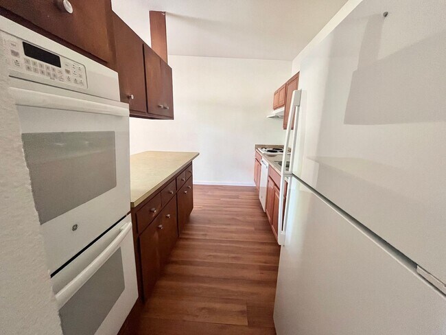 Building Photo - Charming 2-bedroom, 1-bath duplex with a yard
