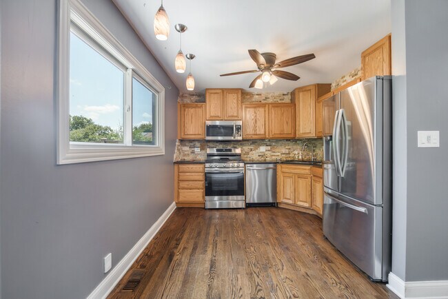 Building Photo - 713 Acadia Ct