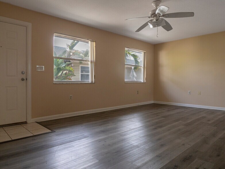 Building Photo - 206 Jackson Ave