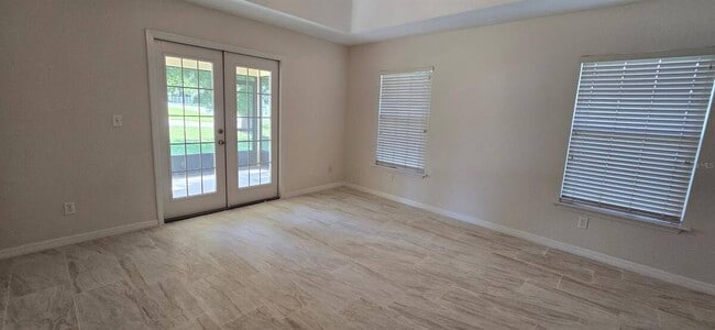 Building Photo - 113 Teak Rd