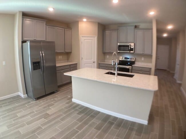 Building Photo - Comfortable 3 Bedroom Home With Great Outd...