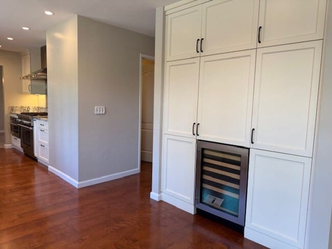 Building Photo - Gorgeous 2 story 5 bedroom home w/pool in ...
