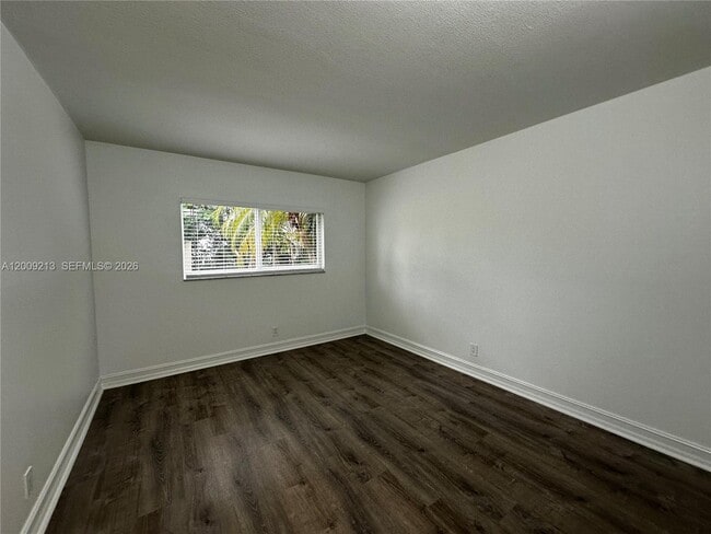Building Photo - 1400 NE 56th St