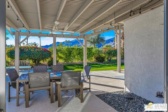 Building Photo - 605 E Sierra Way