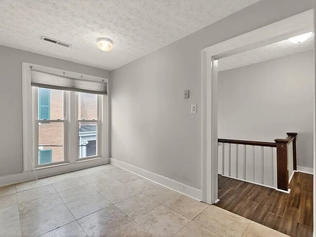 Building Photo - 454 W Broadway St