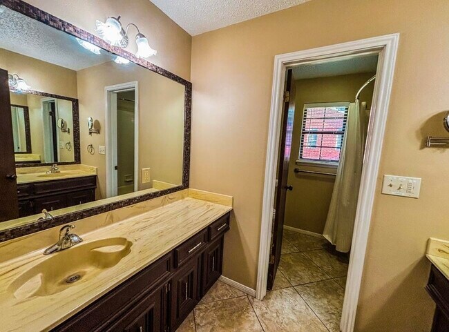 Building Photo - 105 Bluebird Cir