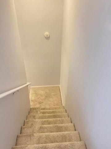 Building Photo - 119 W Oakbrook Dr